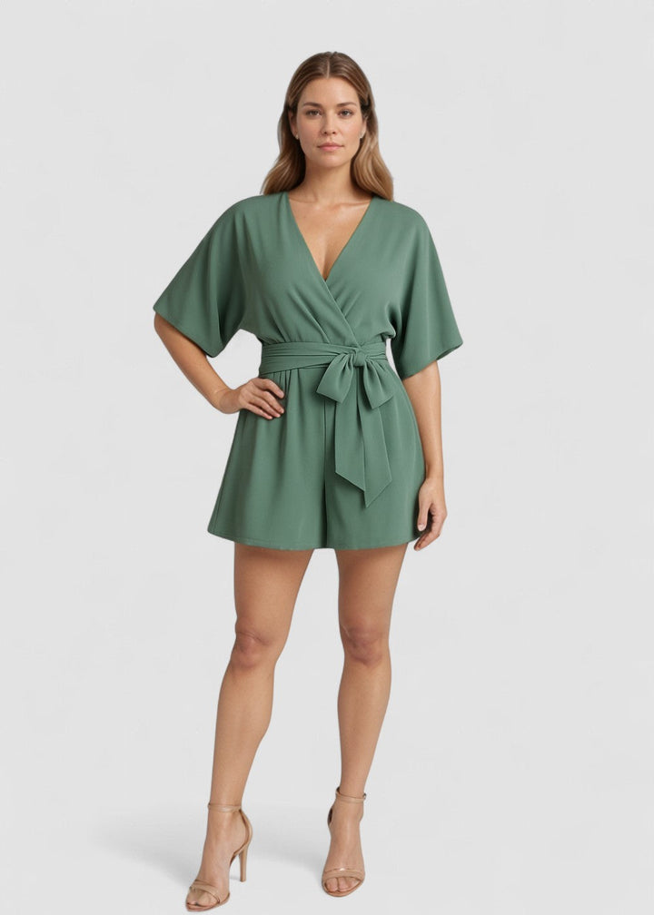 Eva – Salopetă de Damă Elegantă, Croială Ajustată și Fluidă