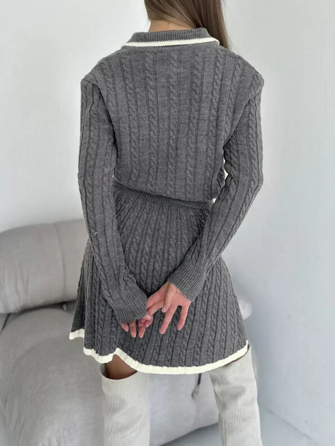 Set fustă cu rever și tricotat în cablu