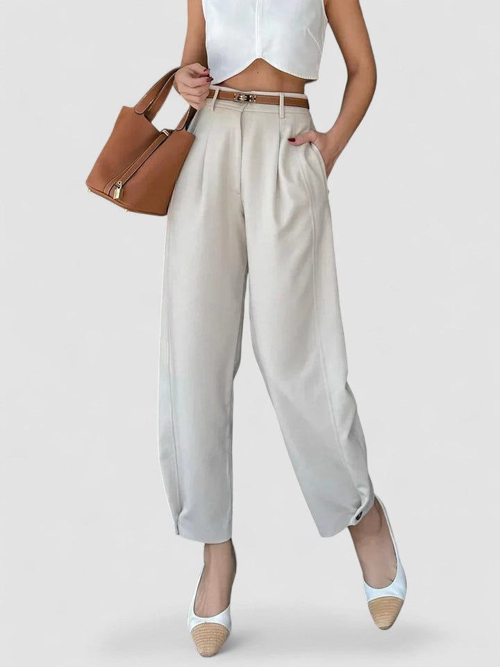 Pantaloni Scurți Plisați în Stil Old Money