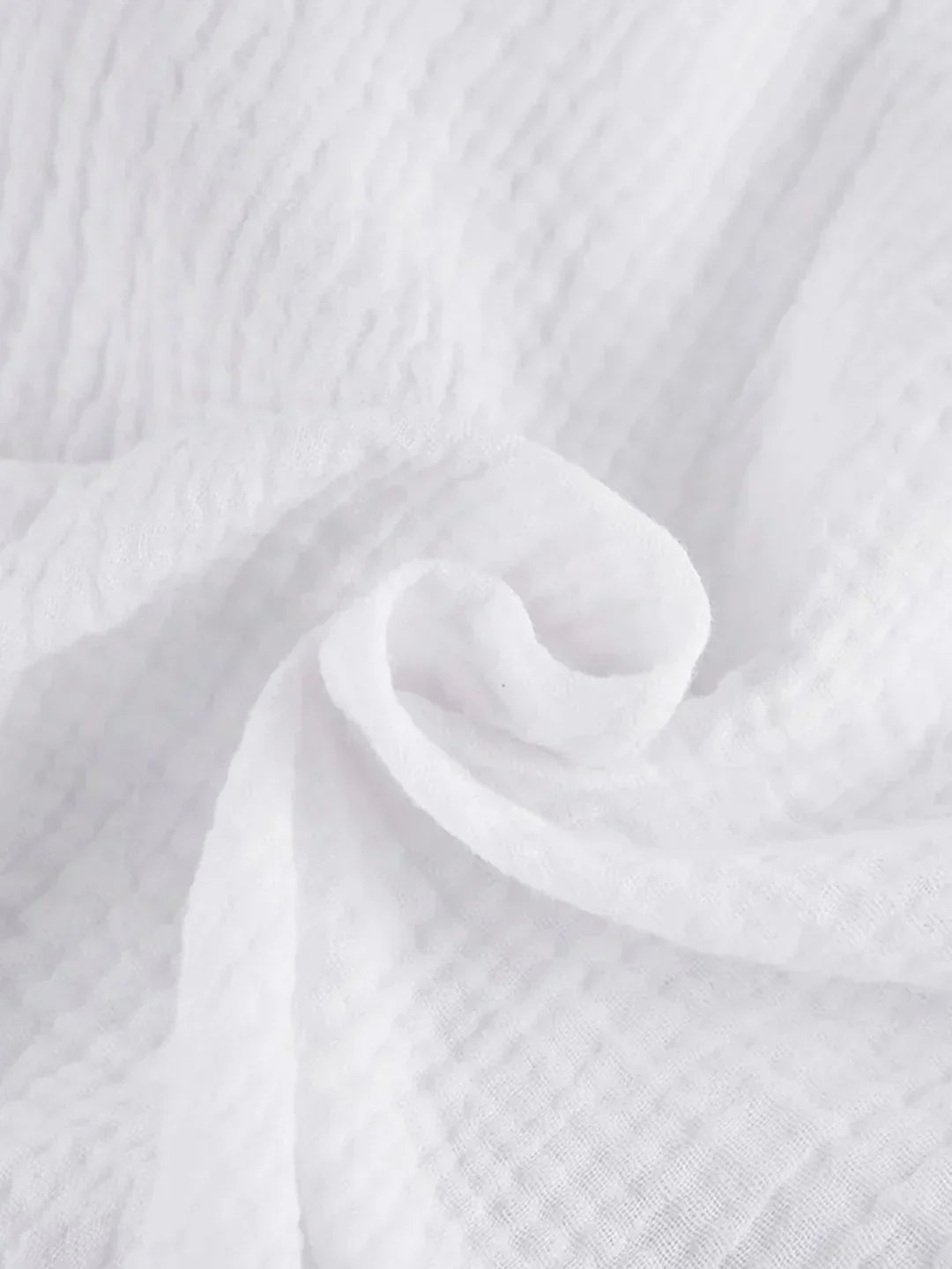 Set asortat minimalist, lejer, cu cămașă și pantaloni