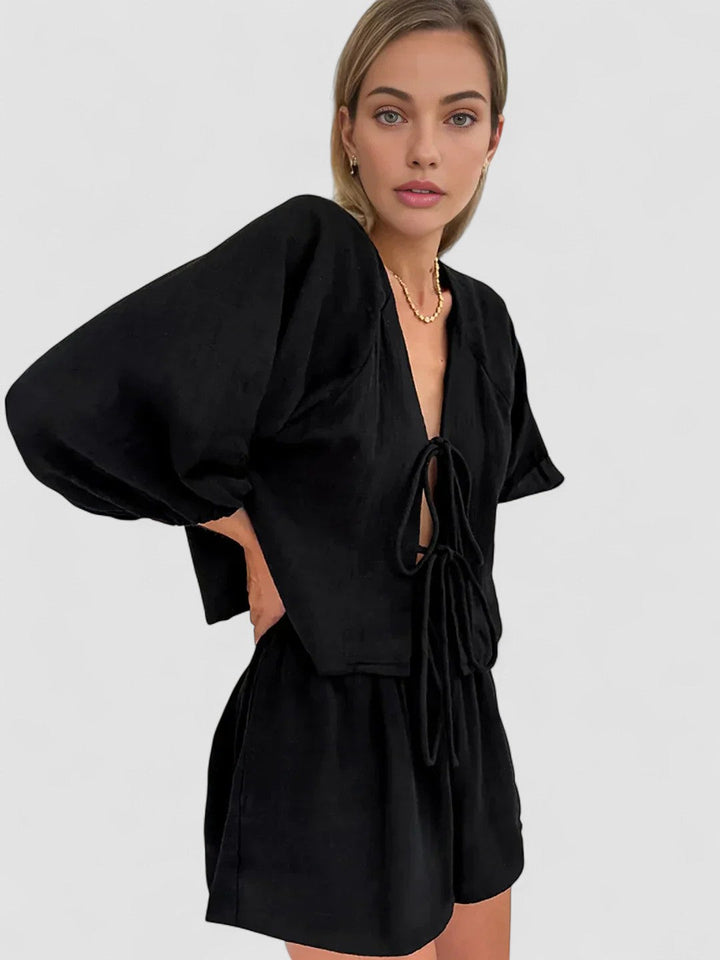 Set asortat cu pantaloni scurți și mâneci lungi, cu legătură