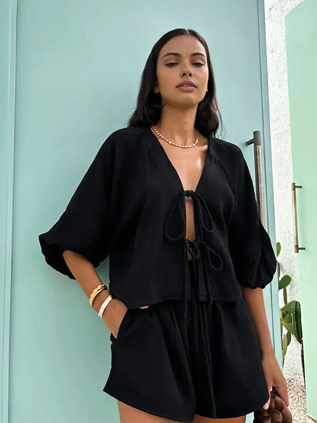 Set asortat cu pantaloni scurți și mâneci lungi, cu legătură