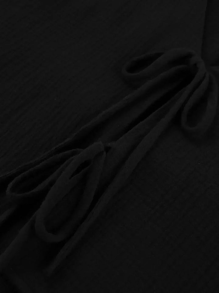 Set format din pantaloni scurți și bluză cu mânecă lungă, cu detaliu de fundă