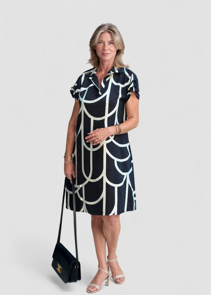 Anneliese – Rochie Polo de Damă cu Imprimeu Grafic și Croi Lejer